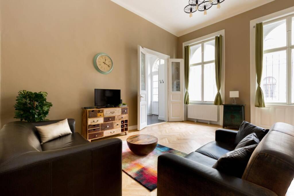 The Suite Mondain Apartment Budapest Exterior photo