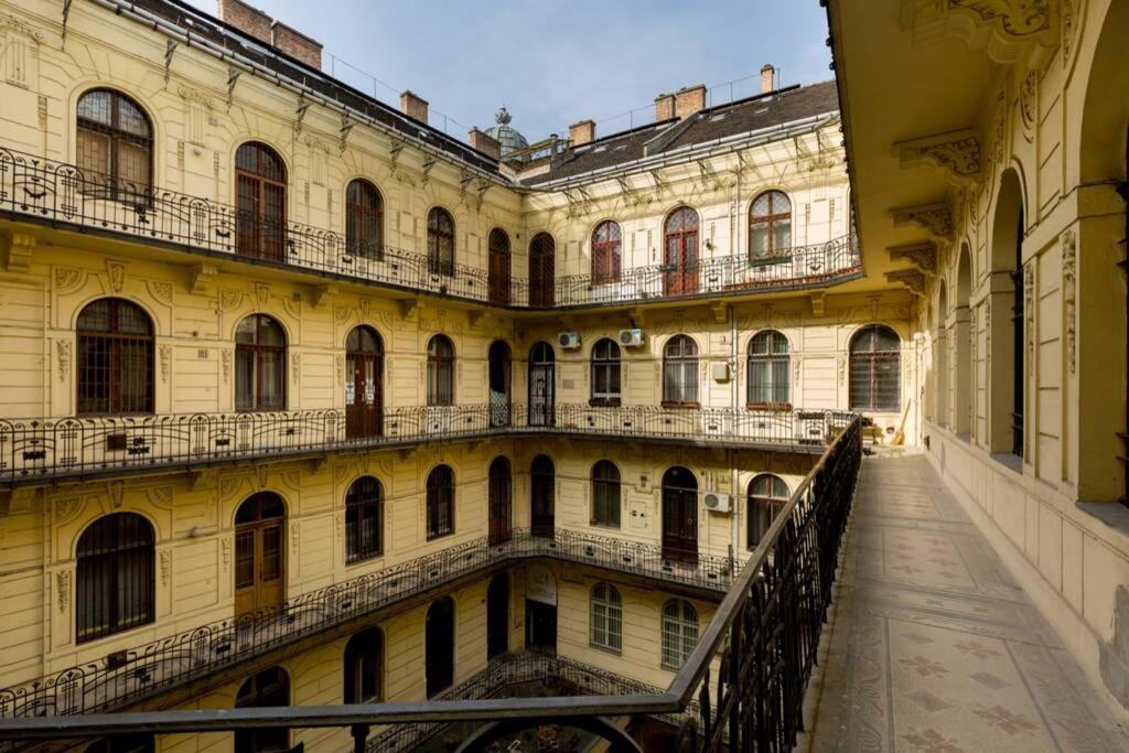 The Suite Mondain Apartment Budapest Exterior photo